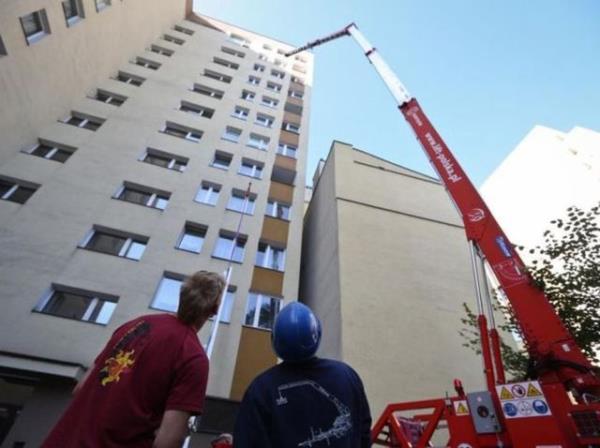 Keret, dnyann en dar evinde 6 ay boyunca yaayacak.