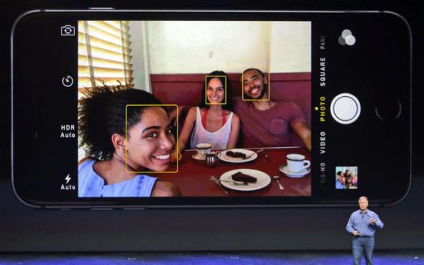 iPHONE 6'DAN YEN DEME SSTEM Yeni iPhone 6'larda, Apple Pay adnda NFC'ye (Near Field Communication) sahip bir deme sistemi mevcut. Kullanc iPhone 6'sn kredi kart gibi kullanabiliyor.