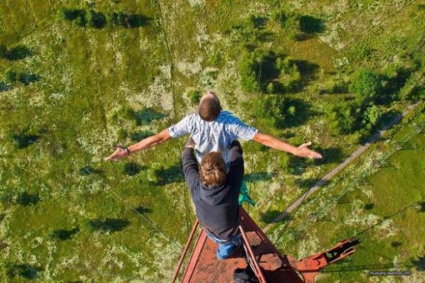 Adrenalin lgnlar yle eyler yapyor ki onlar belki ok eleniyorlar ancak bu fotoraflara bakan insanlarn tyleri rperiyor... te o fotoraflardan bazlar...
