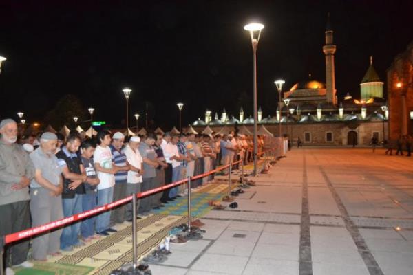 Tm yurtta ilk teravih cokusu