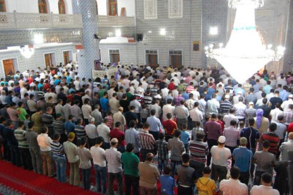 Tm yurtta ilk teravih cokusu