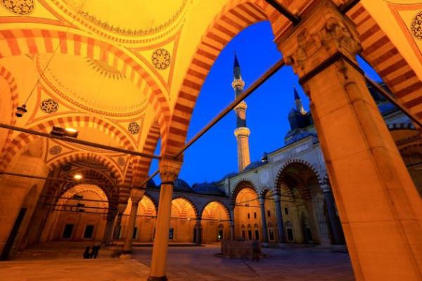 Tm yurtta ilk teravih cokusu