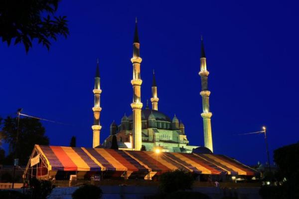 Tm yurtta ilk teravih cokusu