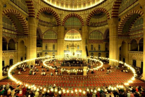 Tm yurtta ilk teravih cokusu