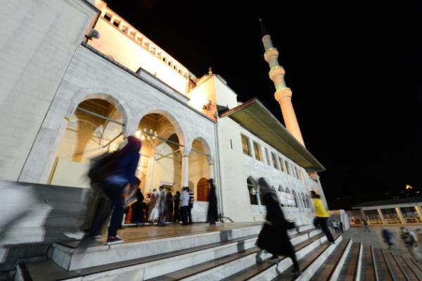 Tm yurtta ilk teravih cokusu