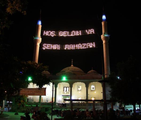 Tm yurtta ilk teravih cokusu