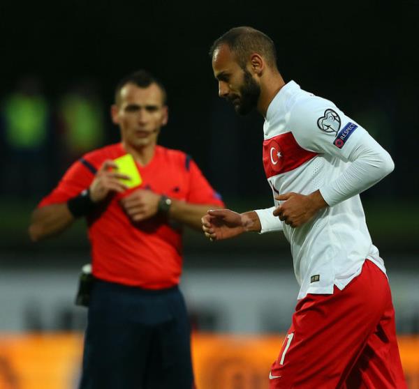 stelik zlanda, bize adeta ?futbol nasl oynanr? dersi verdi. Ancak zlanda, ne kadro deeri; ne de futbol kltr anlamnda yanmza yaklaabiliyor.