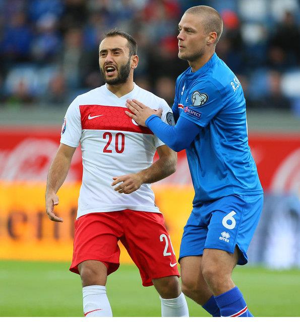 Derslik duran toplar zlanda zellikle duran toplar konusunda dikkat ekici bir performans gsterdi. Her korner ve faul at, tehlike sat.