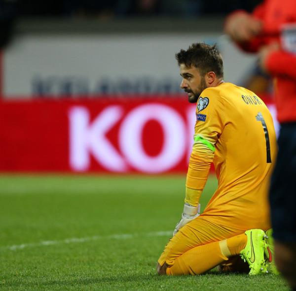 Trabzonspor formas giyen Onur Kvrak, takmndaki mthi baarsn Milli Takm?a henz tayamad.