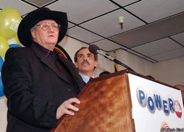 Ceasers Atlantic City onu ek zerinde oynamaktan dava etti ve ardndan kars Jack?i boad. Bununla da kalmyor Whittaker?n hikayesi. Torununun erkek arkada, Whittaker?n evinde l bulundu. Haftalk 2100 dolar verdii torunu da bu olaydan birka ay sonra ar doz uyuturucu kullanarak baka bir yerde l bulundu. Whittaker?n kz o yl iinde bilinmeyen bir sebepten dolay ld. Tm hayat yklm olan Whittaker; ?keke o bilet elime getiinde yrtp atsaydm? diyor...