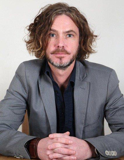 nce 1 milyon 800 bin liraya bir ev ald. Peinden de bir Porsche'nin koltuuna kuruldu.