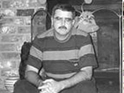 <p><b>31 milyon dolar kazanp hepsini dn verdikten sonra tm parasn ve karsn kaybeden Billy Bob Harrell Jr.</b></p>     Home Depot?ta alan Pentecost?lu vaiz Billy Bob Harrell Jr. 1997'de byk ikramiyeyi kazand. lk balarda hayat ok gzeldi. Birok piyango talihlisi gibi byk bir iftlik, sonrasnda baka evler ve arabalar satn ald. Tek zayf noktas ondan yardm isteyen insanlara ?hayr? diyememesiydi ve bunun sonuncunda da en sonunda kars onu boad ve  Billy intihar etti...