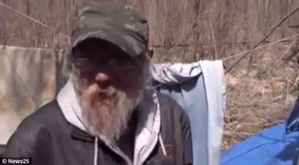 Kendi halinde ve de olabilecek kadar mutlu bir yaam srdrmekte olduunu belirten evsiz Mahurin, adrn yenileyerek adrda yaamaya devam edeceini belirtti. Di masraflarna da yapaca bir harcamadan sonra, parasnn geriye kalann ise tasarruf hesabna yatrmay planlyor