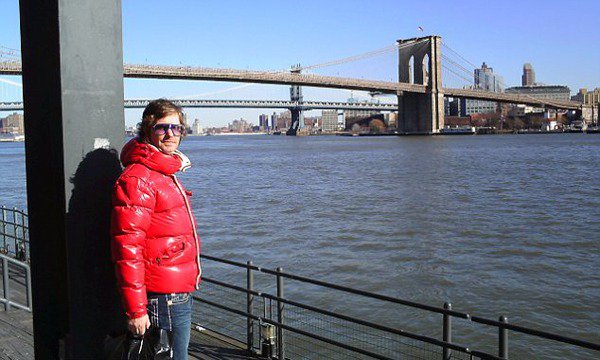 Ailecek sk sk sehayete kmaya baladlar. New York, Monaco, Dubai, Florida and Mallorca gibi ehirleri gezdiler. Bu gezilerde yaklak 80 bin lira harcadlar.