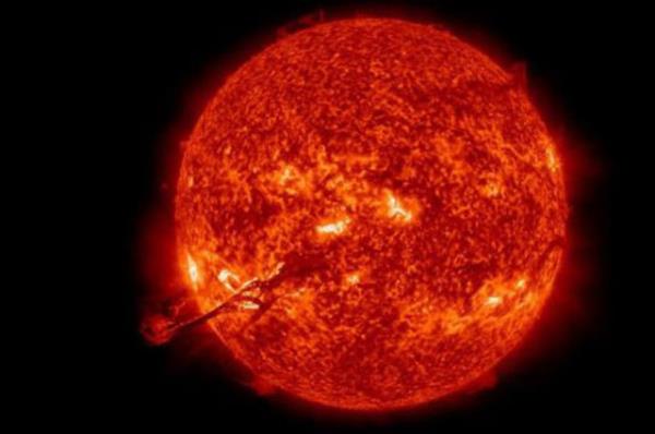 Bu seferki patlama korkutucu olan deil" dedi. Berger, Dnya'nn kuzeyinde yaayan insanlarn, bu patlamann etkilerini Kuzey Iklar'nn benzeri olarak grebileceklerini de syledi.