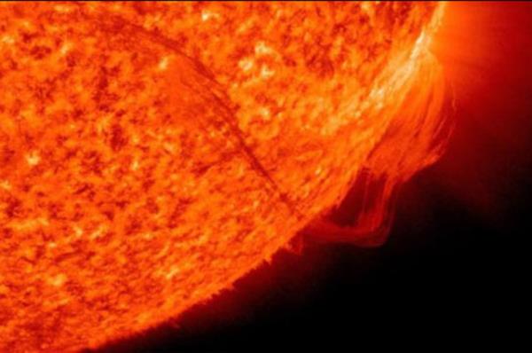 Saatte 2.5 milyon mil hzla Dnya'ya ilerleyen patlamann, Cuma gn erken saatlerde etkisini gstermesi bekleniyor