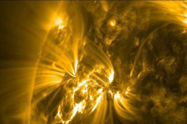 Uyarda Gne'in tam ortasnda meydana gelen bu patlamann "potansiyel olarak" Dnya'da gl etkiler yapmasn bekledikleri belirtildi.