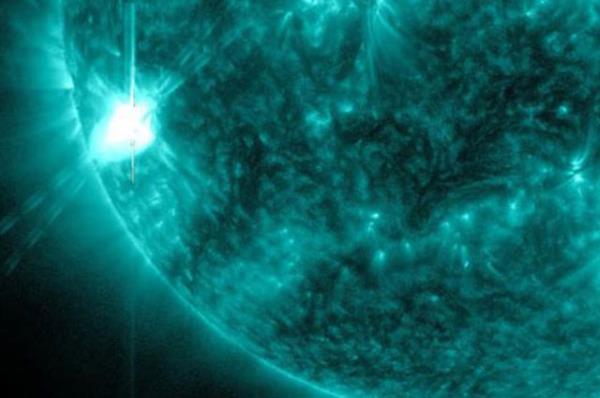 En son 24 ve 26 Austos'ta yaanan bu ve benzeri patlamalarn dorudan insanlara zarar vermeyecei ve frtnann zararl etkilerin atmosferin iine girdiklerinde yok olduu biliniyor. DHA