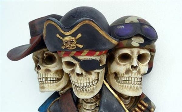 Kaptan korsanlarn taktklar tek gz bandnn amac, karanlk yerlere girildiinde karanla alma sresini yok etmektir.