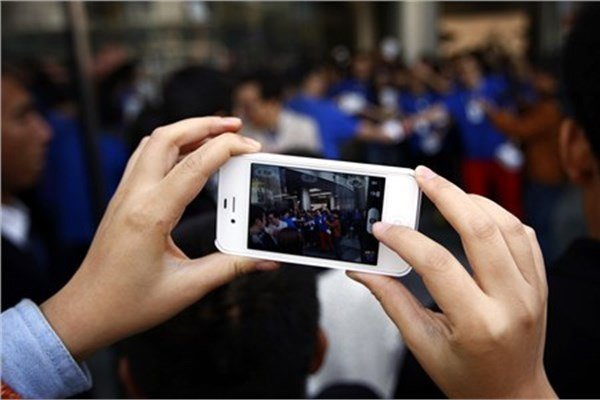 Uzmanlar, yeni iki modelin ardndan ellerinden iPhone 4S ve daha eski model telefon olan Apple kullanclar iin artk yeni telefon alma zamannn geldiine iaret ediyor. iPhone 5 ya da iPhone 5S kullananlar iinse telefonlarn iyi durumda olmas artyla kullanmaya devam edebileceklerini sylyor.