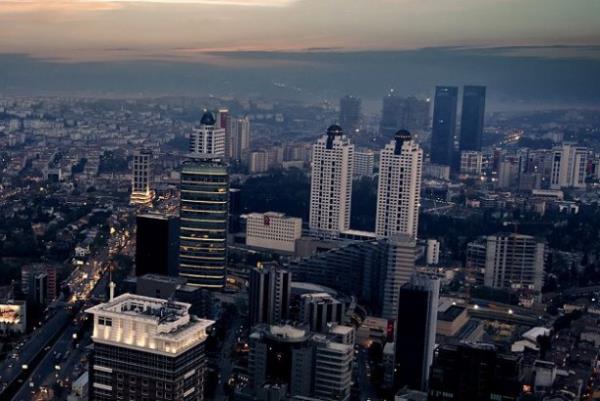 <br><b>Kariyer</b></br>  Her sanatn, her zanaatn, her emein stanbul'da bir karl vardr. Kariyer yapmak istediiniz alana dair her zaman ak bir kap bulabilirsiniz.