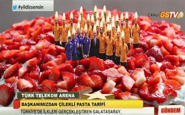 Galatasaray'n 4. Yldz Hedefi Trk Telekom Arena'da gerekletirilen etkinlikle tantlrken oyuncularn ve bakann zemine konulan yldzn iine girip poz vermesi sosyal medyaya "caps" konusu oldu.