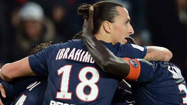 Zlatan Ibrahimovic Muhabir: "Karnza doum gn hediyesi olarak ne aldnz?" Ibrahimovic: "Hibir ey. Onun zaten Zlatan? var.