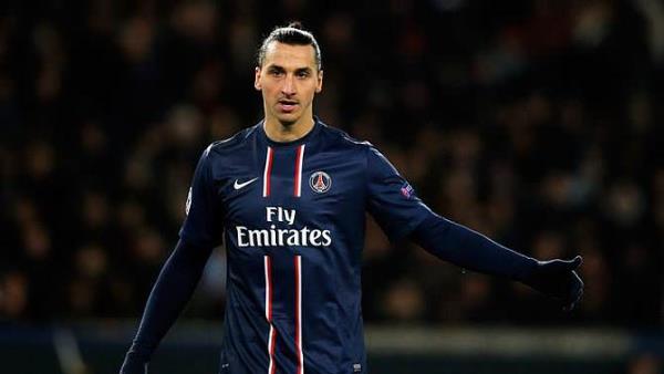 Zlatan Ibrahimovic Ronaldo ansl adam. Her seferinde en nden bilet bularak, Messi'nin dl aln izliyor.