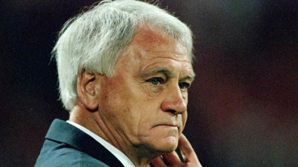 Bobby Robson Futbol, ateli silahlar kullanmadan yaplan bir savatr.