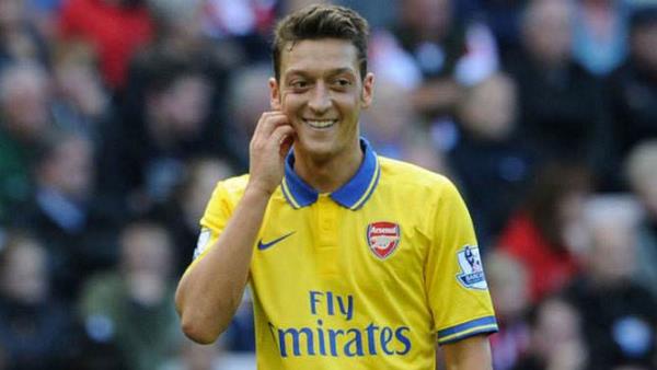 Sir Alex Ferguson Rooney 2010 ylnda bana Mesut zil'i almamz gerektiini syledi. Ben de ona kendi iine bakmas gerektiini belirttim.