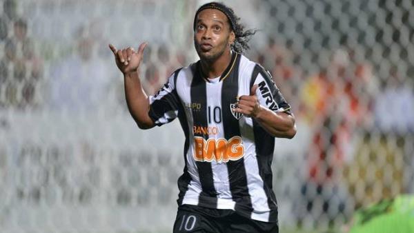 Ronaldinho Manchester United beni transfer etmi olsayd, imdi daha ok kupas olurdu.