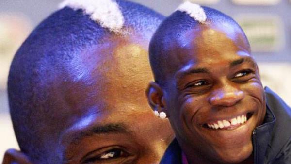 Mario Balotelli Ben onun att gol antrenmanda canm skldka atyorum. (Ibrahimovic'in ngiltere'ye att rvaata gol zerine)