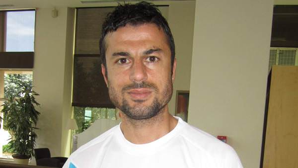 Ali Tandoan "Ben Brezilya Milli Takm'nda oynuyor muyum?" . (Mehmet Aurelio'nun Milli Takm'a arlmasnn ardndan yapt aklama)