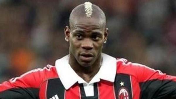 Mario Balotelli ki aydr kadn futbolu izliyorum. Henz golden sonra formasn karan grmedim.