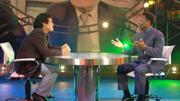 Pele-Maradona Pele'den Maradona'ya: "Allah vergisi bir yetenei var. Bu yzden hep ansl oldu. Hayatnda tm olan bitene ramen hala onunla kontrat imzalayan insanlar var. Eer bu insanlar daha bilinli olsalard bunu yapmazlard."Maradona'dan Pele'ye: "Pele kimin umurunda. O artk bir mzeye ait."