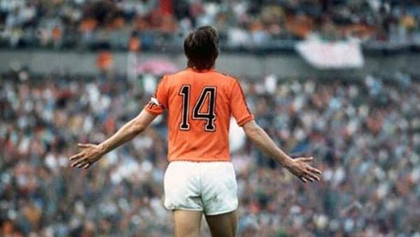 Johan Cruyff Top bizdeyken onlar gol atamaz.