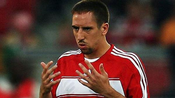 Frank Ribery "Benim Messi'den ve Ronaldo'dan tek farkm mslman olmam ve dinimin gerekenlerini yapmam."