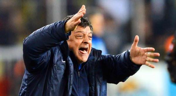 Ylmaz Vural Dnn ampiyonluk ma ve Dia krmz kart yiyor. Onu yle bir dverim ki... Futbolcu akll olacak.