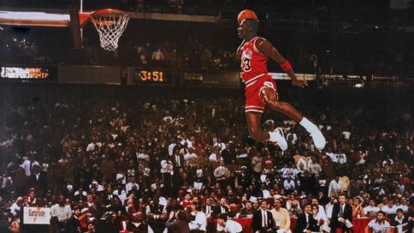 Michael Jordan Herkes bir gn Michael Jordan olmak istiyor. Ben ise her gn Michael Jordan olmak zorundaym.