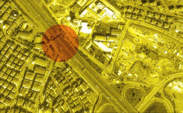 <p><b>6) KKYALI </b></p>  <br>Alt erit  eride girmeye alyor, zm kolay </br>    Maltepe?Bostanc arasndaki youn trafikteki kriz noktas Kkyal Kava'ndan sonra balyor. Sorun u: Kavaktan sonra katlmla beraber, alt erit geliyor,  erite girmeye alyor. Bir eritten bir saatte 1800-2000 civar ara geebilir. Bu aralarn arasnda da bir saniyelik tepki sresi bulunur. yle dnn: Bu aralar hi daralp genilemeyen  eridin iinde yava da olsa, bir saniyelik tepki sreleriyle beraber akar giderler. Buna bir erit daha eklerseniz nce bir rahatlk oluacak ama erit tekrar e dtnde en sada kalan sola girmek isteyecek; bunu yaparken yanndaki eride sapacak, oradaki ilk ara duracak. Bu, zincirleme devam edecek. Tek zm var: Kontroll katlm. Salamak hi zor deil.