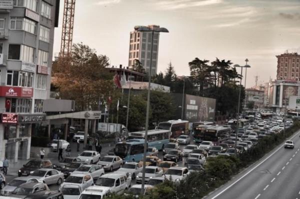 <b>Yzde 16:</b> Yandex aratrmasna gre cumartesi gnleri trafik younluu, hafta ii gnlere gre yzde 16 daha az. Pazar trafii ise hafta iinden 3.5 kat daha hafif.