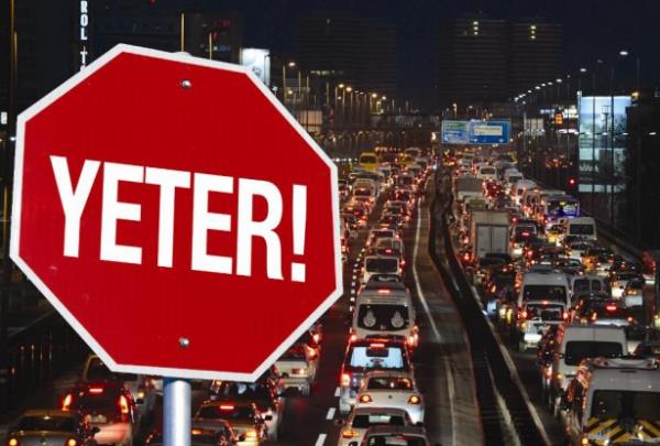 <p><b>STANBUL'UN  BELALI NOKTASI </b></p>  <b>Boazii Kprs:</b> Buradaki kazalar sonbahar ve k dneminde artyor. Nedeni ise erken saatlerde havann karanlk olmas ve nispeten rahat olan ulamda ar hz yaplmas. Genellikle Avrupa - Anadolu ynnde gielere arpan ara says da dikkat ekici oranda ve bu kazalar yaralanma ya da lmle sonulanyor.  <p><b>ile Yolu:</b> zellikle ekmeky - Tepest, Nevzat Demir - Tepest ynnde saanak yan etkili olduu gnlerde arka arkaya byk hasarl kazalar meydana gelir, ou da yaralanmayla sonulanr. Ama yan olmad gnlerde hafif hasarl kazalar ounluktadr.</p>  <b>Kurtky:</b> Yaz dnemi kuvvetli saanak yalardan en ok etkilenen blge oldu. Byk hasarl kazalarda ara kuyruklar kilometrelerce uzayabilir.