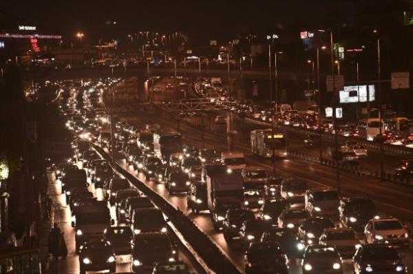 <b>20 gn:</b> stanbullu'nun trafikte sadece durarak her yl hayatndan kaybettii zaman.