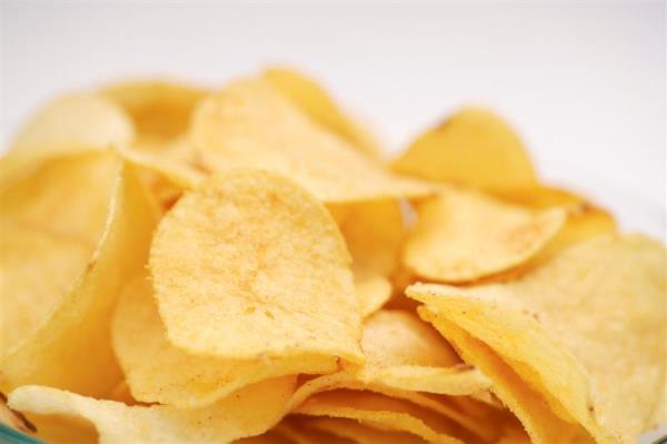 lla cips yemek istiyorsanz, ar yal patates cipsi yerine az tuzlu sebze ya da meyve cipslerini deneyin.