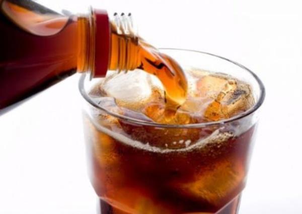 Soda ise dilere ve di etlerine zarar vermekle kalmyor ayn zamanda ar tketildii takdirde psikolojiyi olumsuz ynde etkiliyor. Aratrmalara gre kafeinli ve sodal iecekler kiide akli dengesizlie neden olabiliyor.