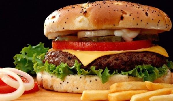 <b>Fast food rnleri:</b> Fast food'lar, amzda en fazla bamllk yapan yiyecekler arasndadr.