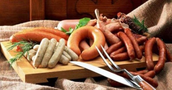 <b>lenmi et rnleri:</b> Jambon, salam, sucuk ve sosis gibi et rnleri ar yal ve tuzlu olmalarna ek olarak, zerlerindeki koruyucu madde, sodyum nitratn, kanser riskini arttrd bilimsel olarak kantlanmtr.