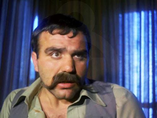 Taksim Park'nda sabah temizlii yapan pler, bir bankn zerinde donarak lm dev bir adamn cesedini buldu. Souktan kaskat kesilmi beden Yadigar Ejder'e aitti. Henz 45 yandayd. Sivasl'yd. Bine yakn filmde rol ald, vefat ettiinde cebinde 5 kuruu yoktu.