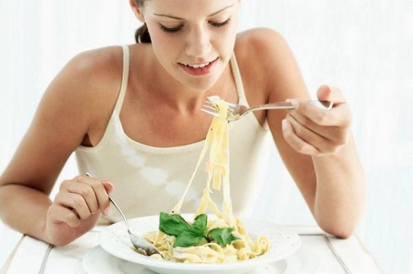 <b>Makarnadan vazgemem diyenlerdenseniz...</b> Daha ok ya ieren krema bazl soslar yerine daha az ya ieren domates bazl soslar tercih edin.