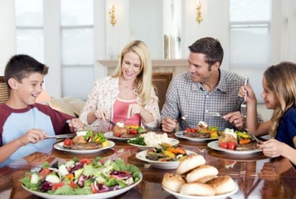 <b>Yemek yeme srenizi belirleyin.</b> 20 dakika boyunca bir zamanlayc ayarlayn ve ne kadar srede yemek yediinizi kefedin. Bu karmak bir diyet plan olmadan zayflamanz salayacak iyi alkanlklardan biridir.